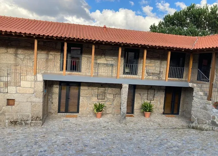 Quinta Do Pinheiro Фермерский дом Гимарайнш